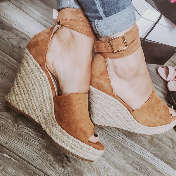 LAST ONE Scalloped Braided Wedge - Picture 2 of 3